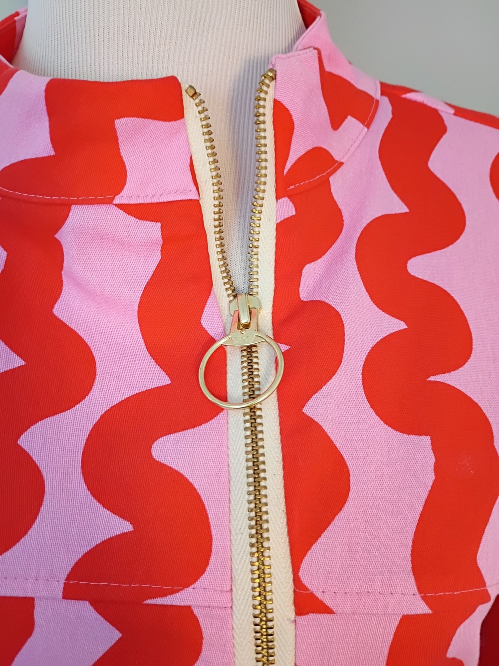 Nooworks Art Teacher Size Medium Pink Squiggle - Picture 3 of 4